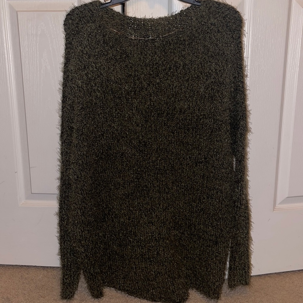 Green fuzzy & comfy sweater